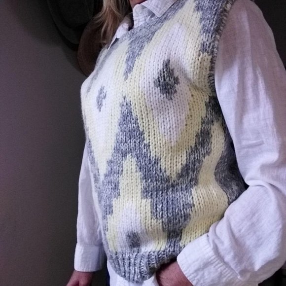 Vintage Sweater Vest Pull Over Hand Loomed Knit - Picture 3 of 11